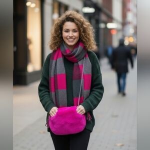 NWT Fuchsia Faux Soft Fuzzy Fur 2-in-1 Purse & Hand Warmer changeable Gold Chain
